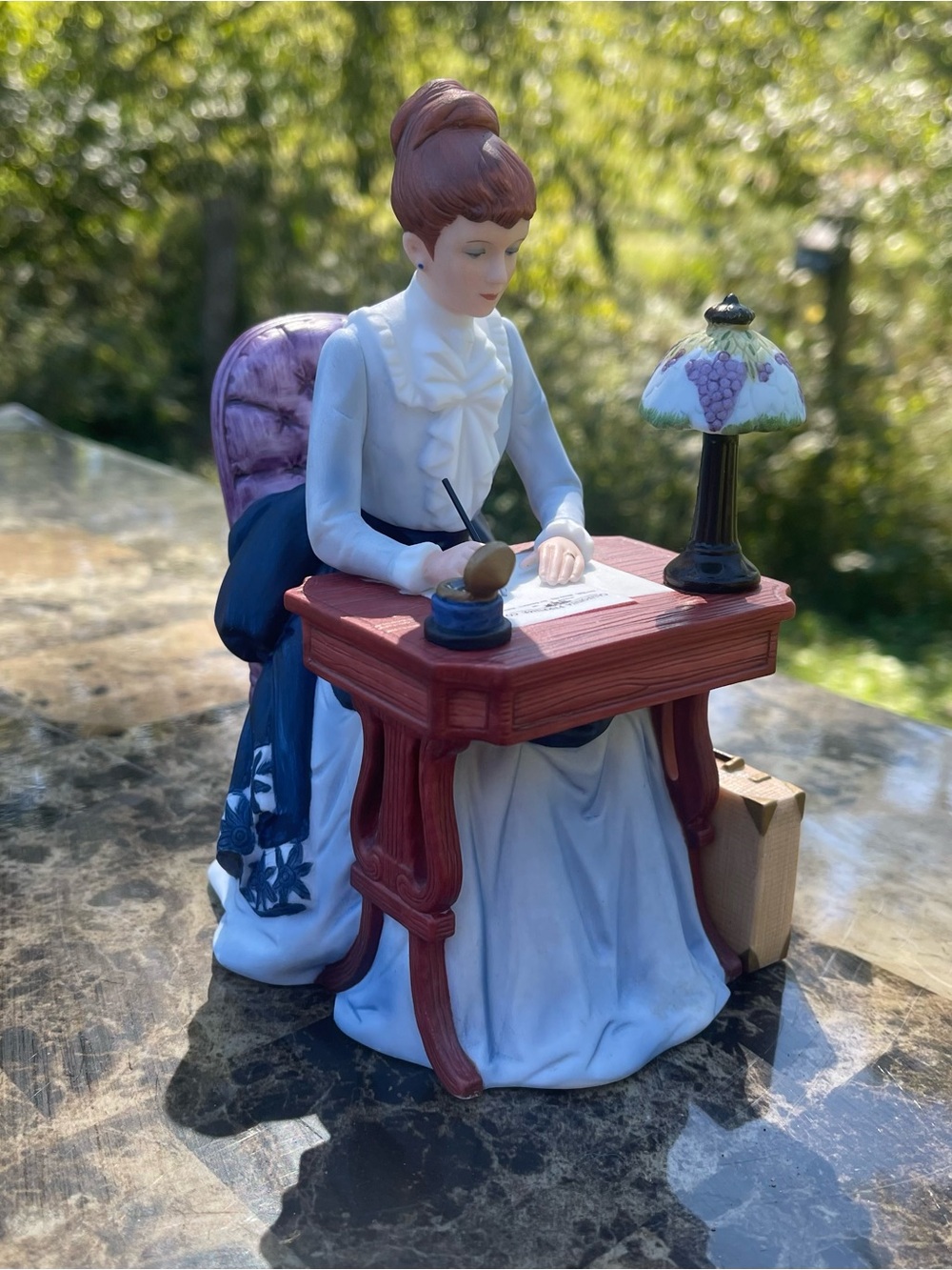 Avon Presidents Club Mrs. Albee Award 1985 Porcelain Figurine
